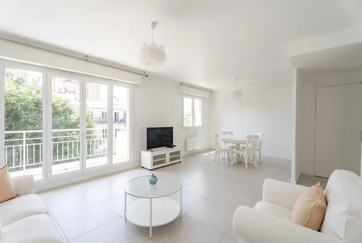 Appartement 2 pièces lumineux à Marseille 13005 avec balcon et vue dégagée 