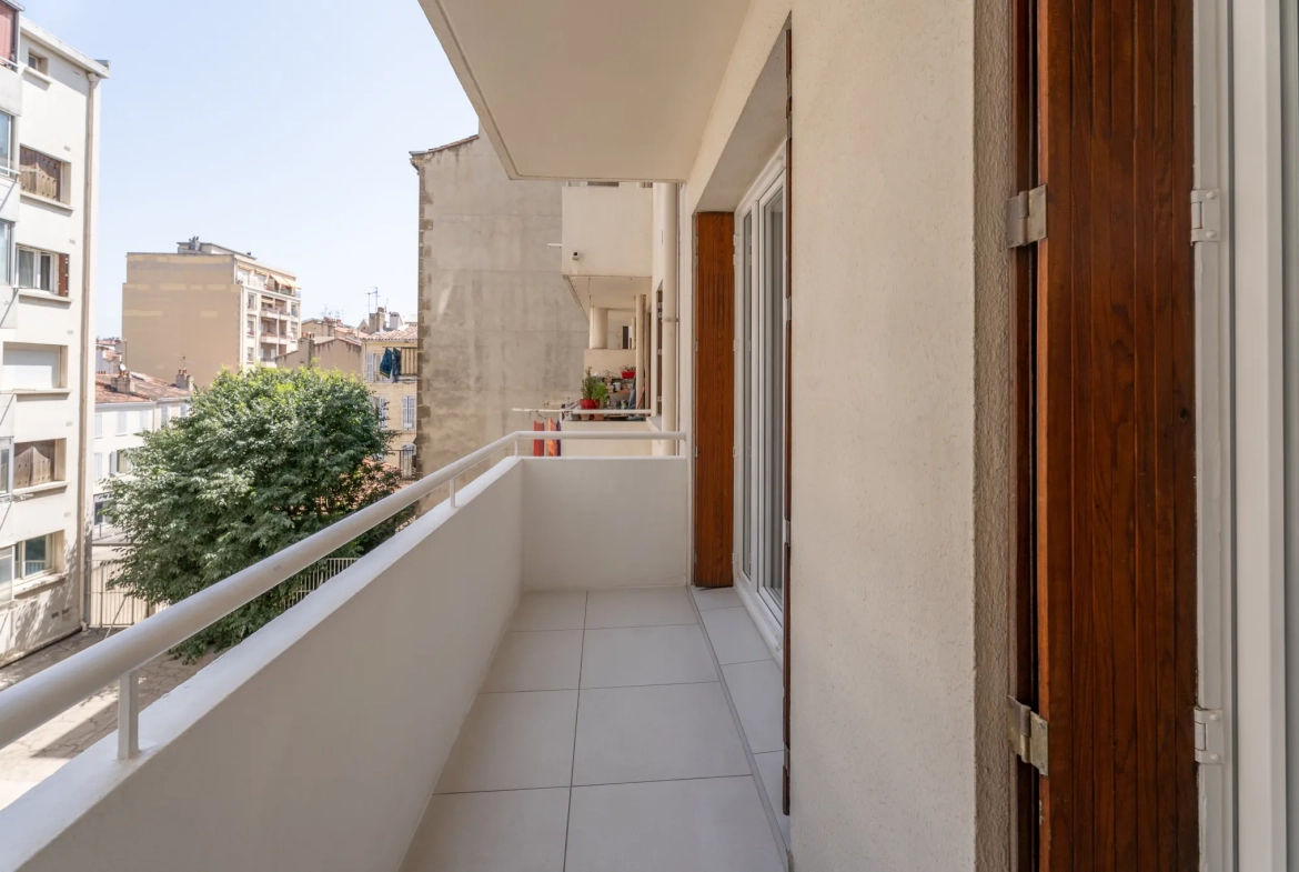 Appartement 2 pièces lumineux à Marseille 13005 avec balcon et vue dégagée 