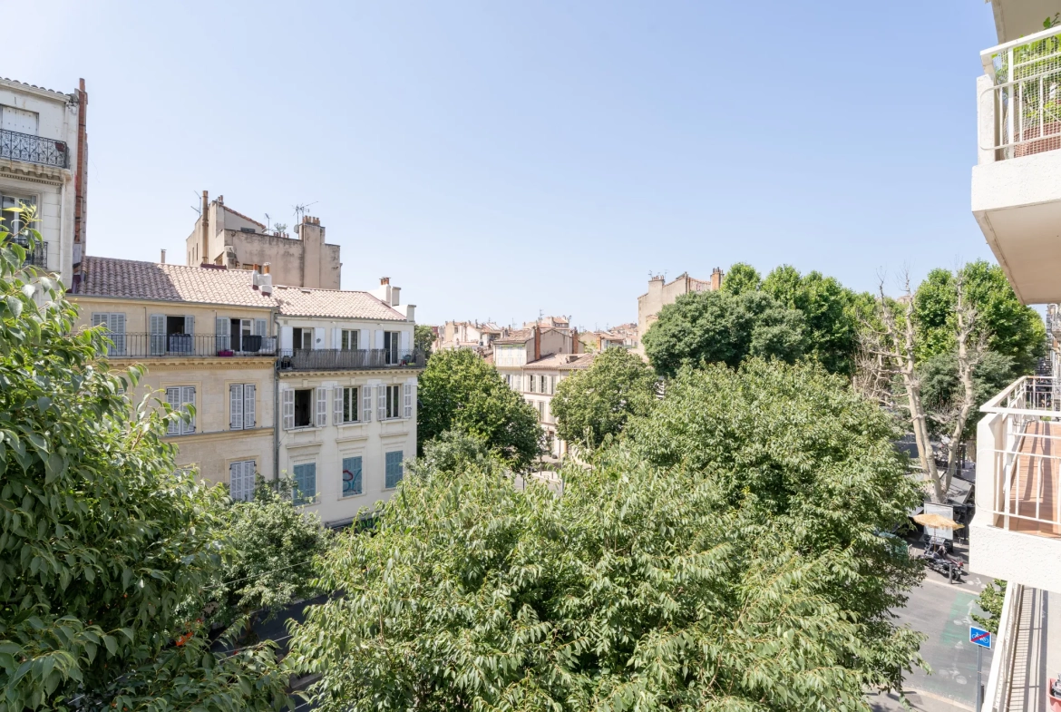 Appartement 2 pièces lumineux à Marseille 13005 avec balcon et vue dégagée 