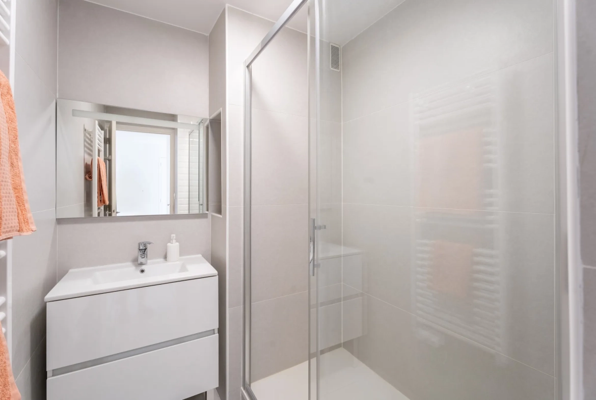 Appartement 2 pièces lumineux à Marseille 13005 avec balcon et vue dégagée 
