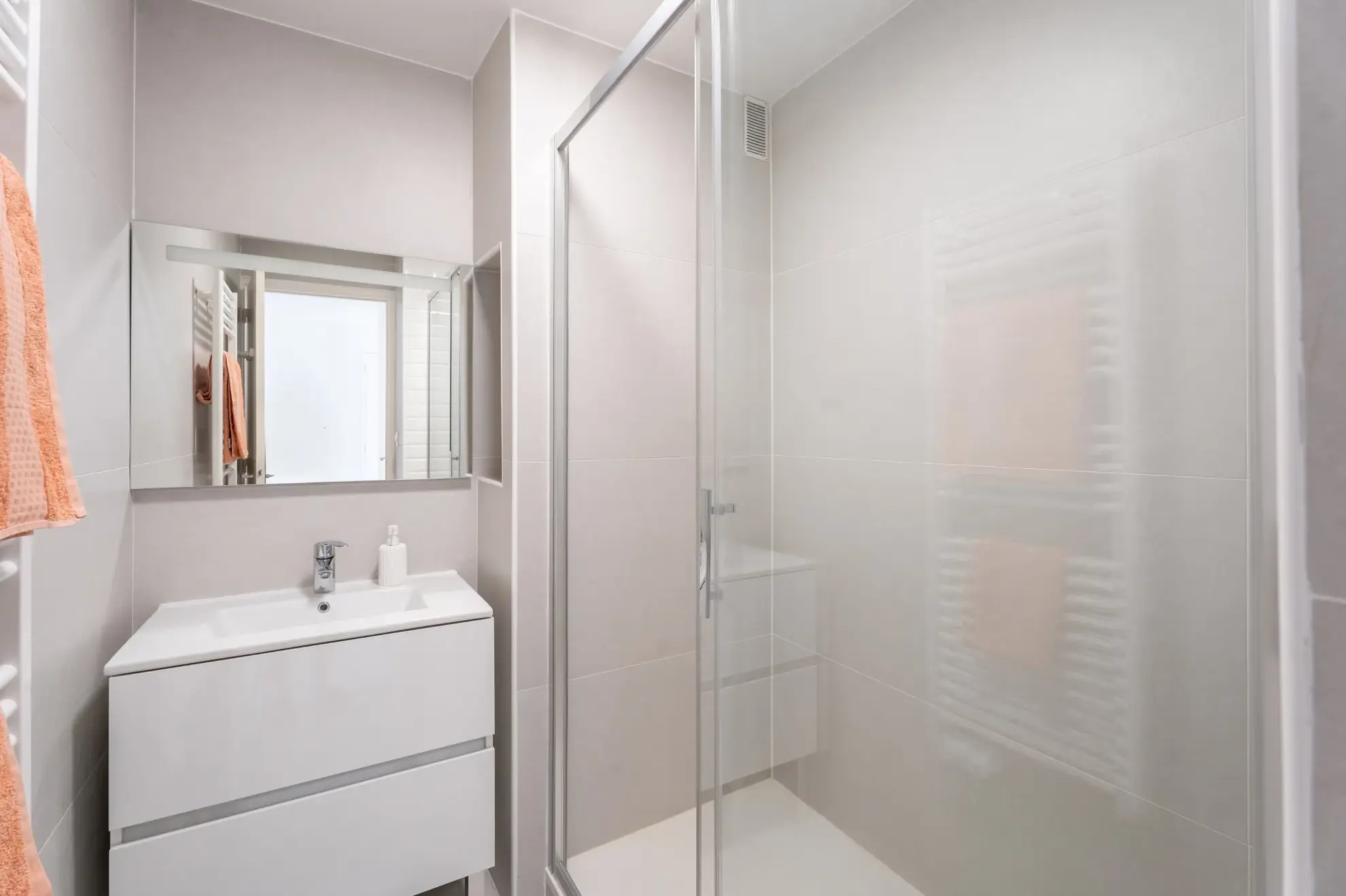 Appartement 2 pièces lumineux à Marseille 13005 avec balcon et vue dégagée 