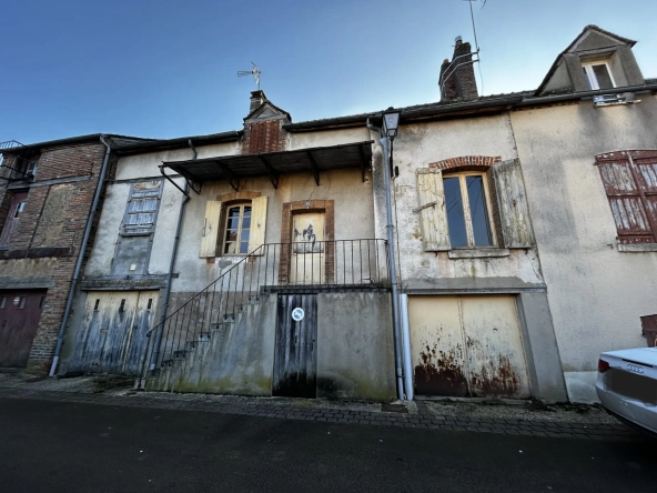 Maison ancienne à rénover avec fort potentiel à Courtenay, proche commodités