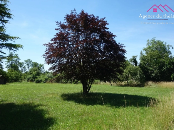 Terrain constructible plat de 2606 m² à Montbarrey - Viabilisé
