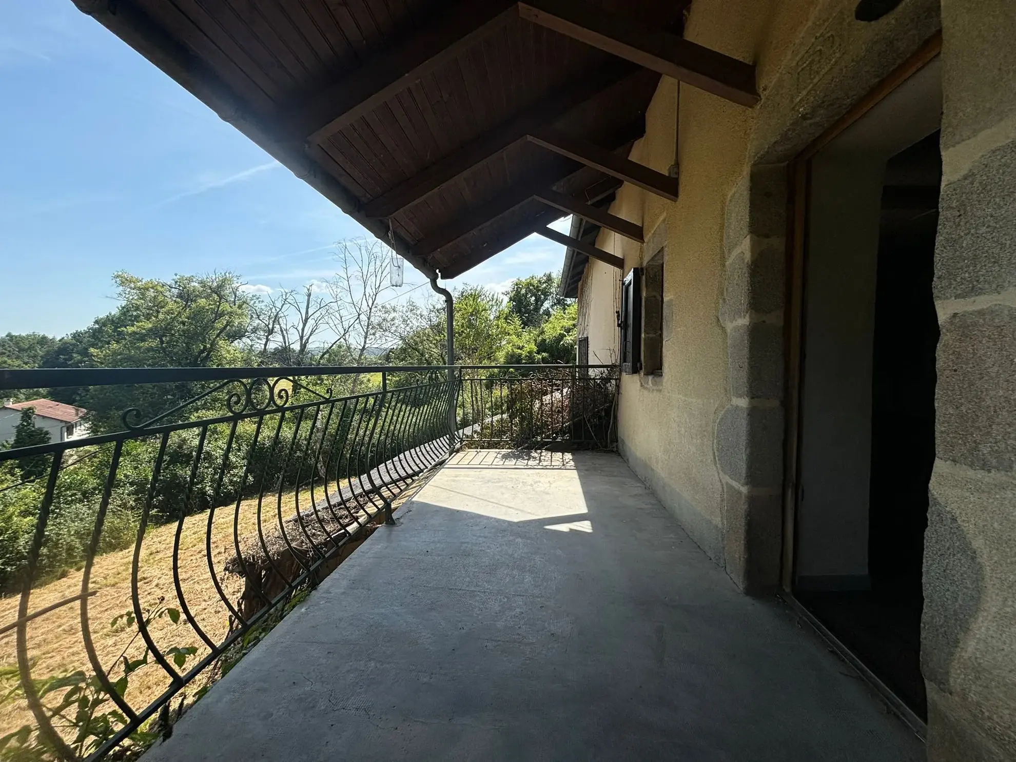 Maison Auvergnate à rénover avec jardin, proche Maurs-la-Jolie 