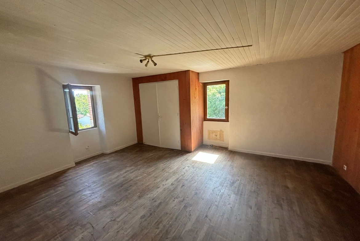 Maison Auvergnate à rénover avec jardin, proche Maurs-la-Jolie 