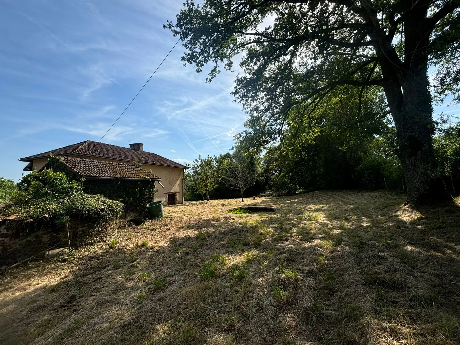 Maison Auvergnate à rénover avec jardin, proche Maurs-la-Jolie 