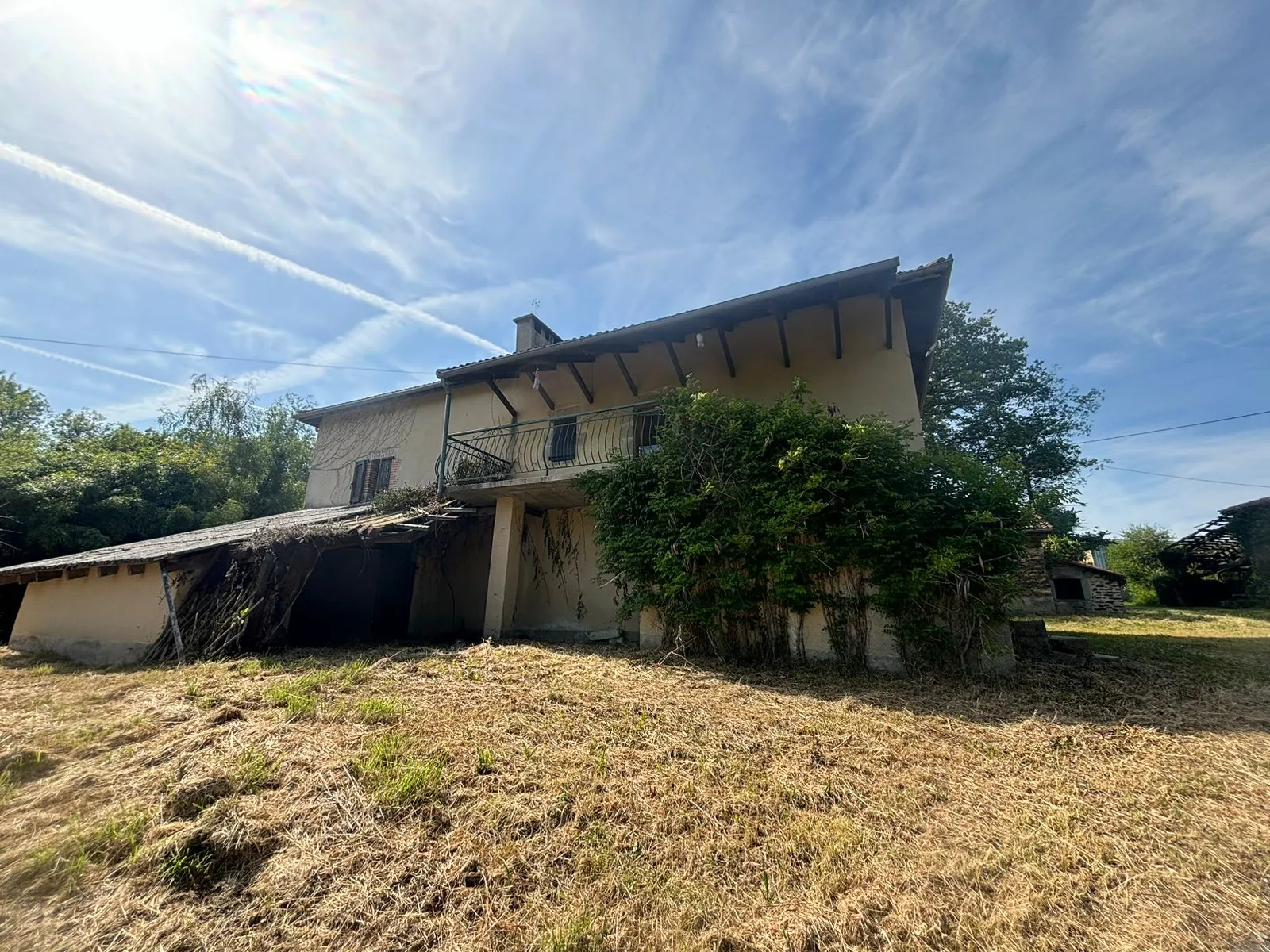 Maison Auvergnate à rénover avec jardin, proche Maurs-la-Jolie 