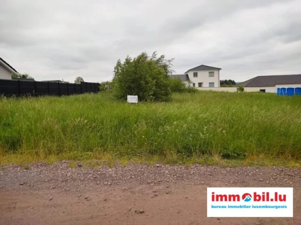 Belle parcelle de terrain constructible et viabilisée à Trieux (54750)