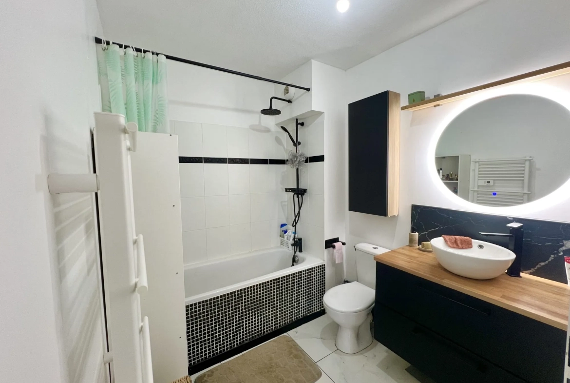 Charmant T3 avec balcon, ascenseur et parking à Orléans 