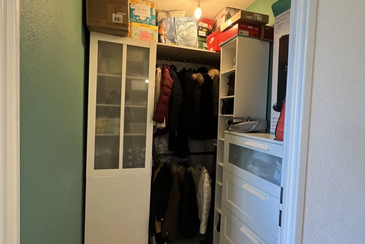 Charmant T3 avec balcon, ascenseur et parking à Orléans 