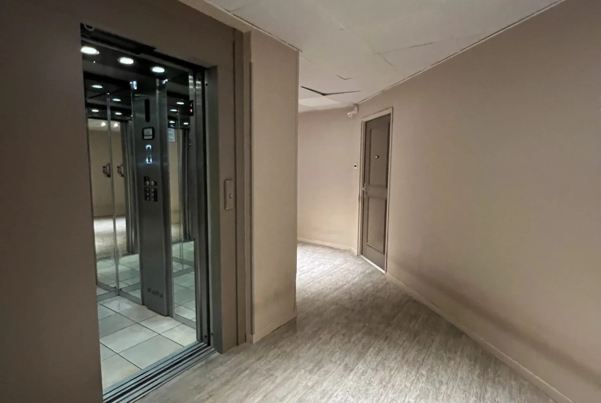 Charmant T3 avec balcon, ascenseur et parking à Orléans 