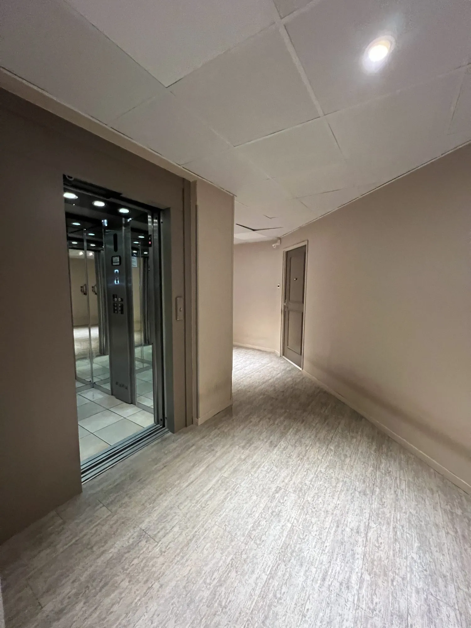 Charmant T3 avec balcon, ascenseur et parking à Orléans 