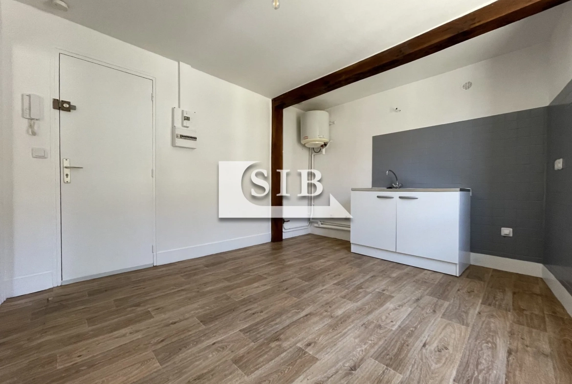 Appartement 2 pièces à vendre à La Ville-du-Bois, rénové et loué 