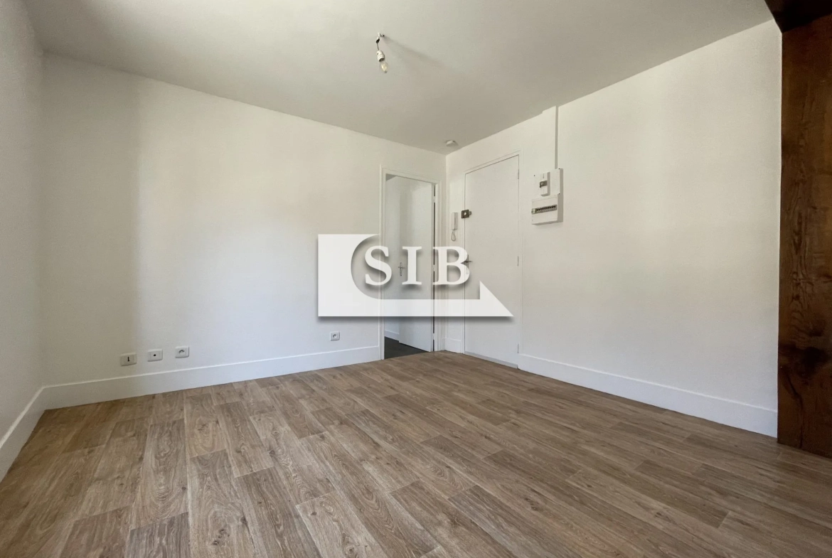 Appartement 2 pièces à vendre à La Ville-du-Bois, rénové et loué 