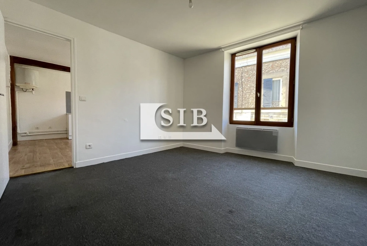 Appartement 2 pièces à vendre à La Ville-du-Bois, rénové et loué 