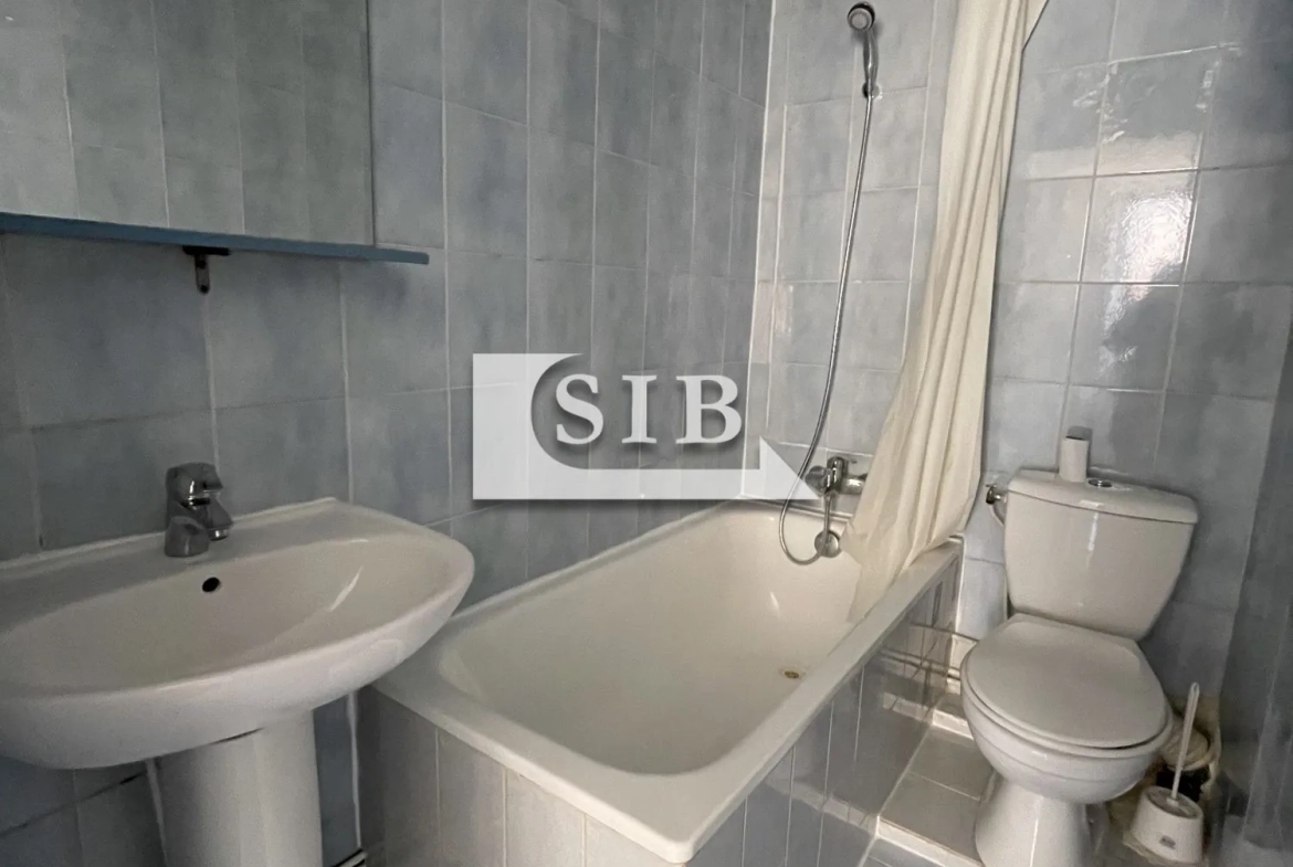 Appartement 2 pièces à vendre à La Ville-du-Bois, rénové et loué 