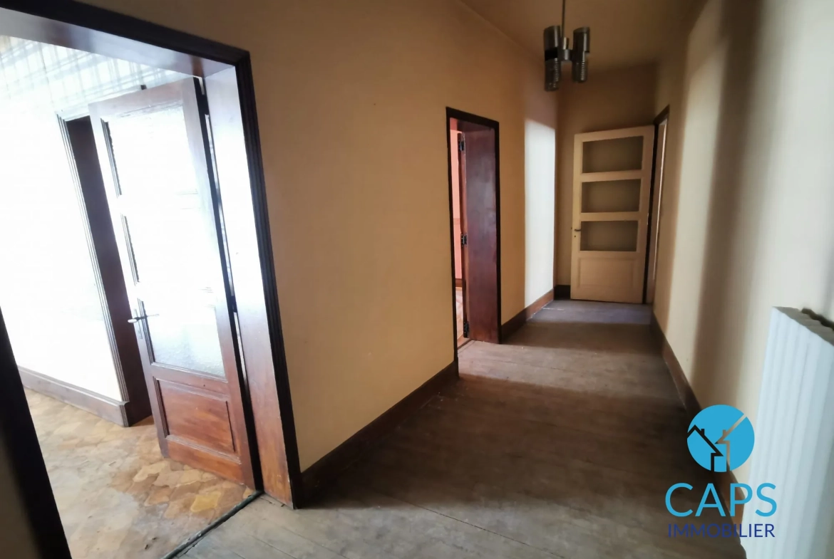 Immeuble à rénover de 215 m² à Roquecourbe, idéal investisseur 