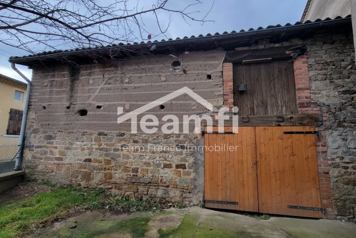 Maison de 71 m² à Lezoux avec deux granges et potentiel d'investissement 