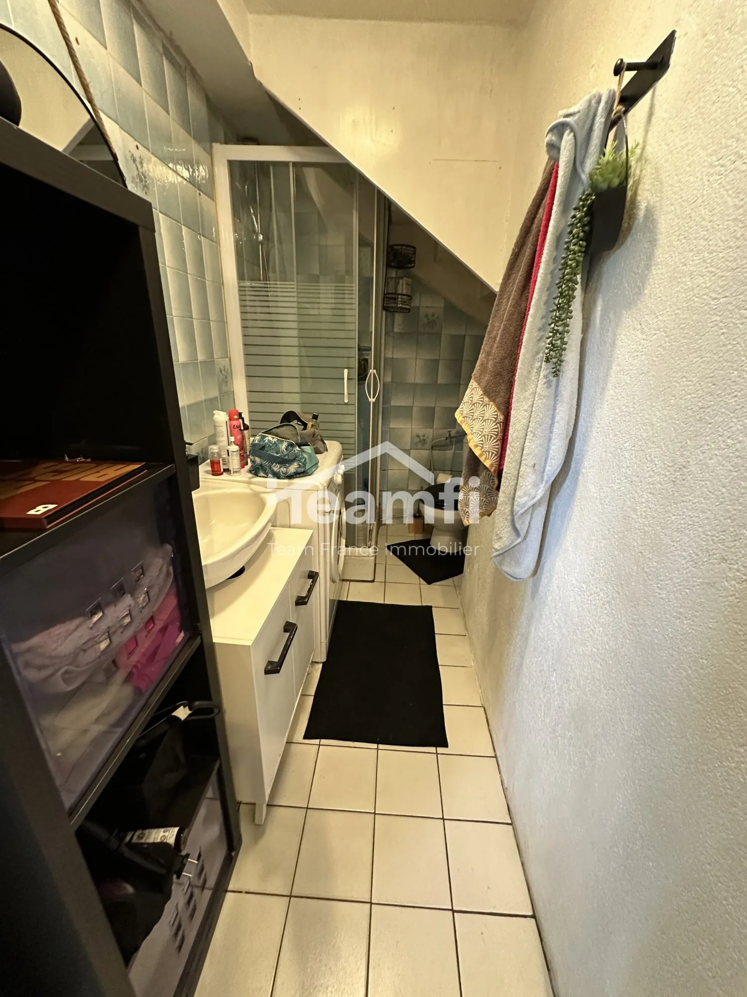 Maison de 71 m² à Lezoux avec deux granges et potentiel d'investissement 