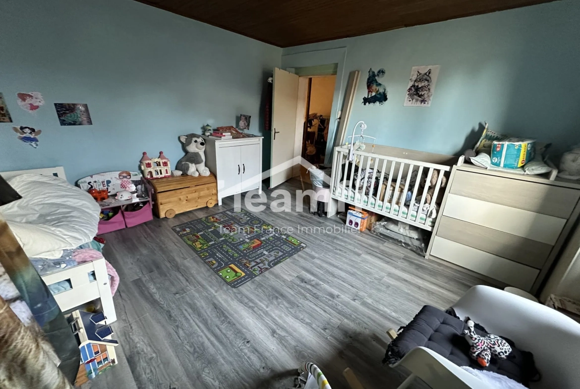 Maison de 71 m² à Lezoux avec deux granges et potentiel d'investissement 