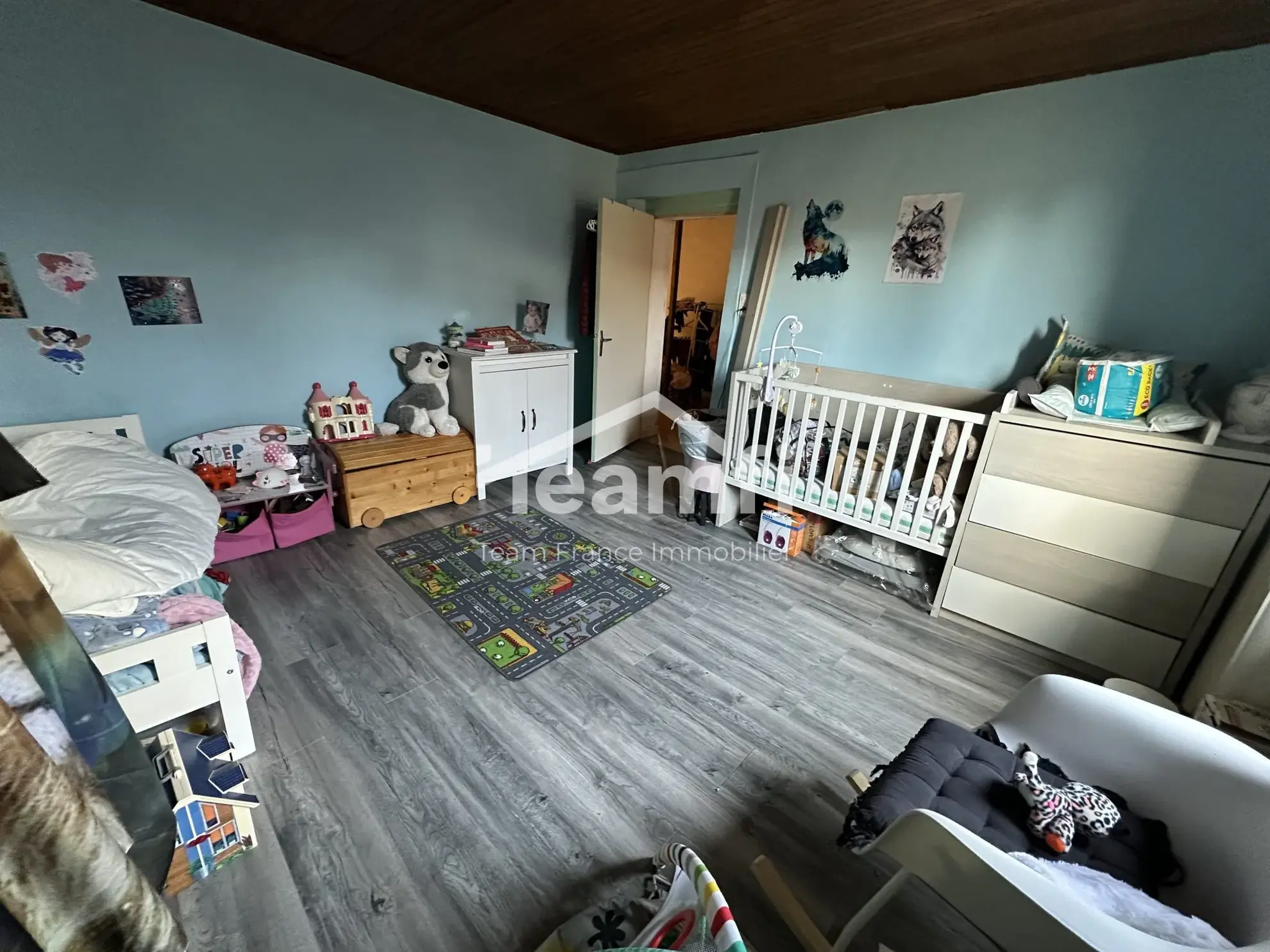 Maison de 71 m² à Lezoux avec deux granges et potentiel d'investissement 
