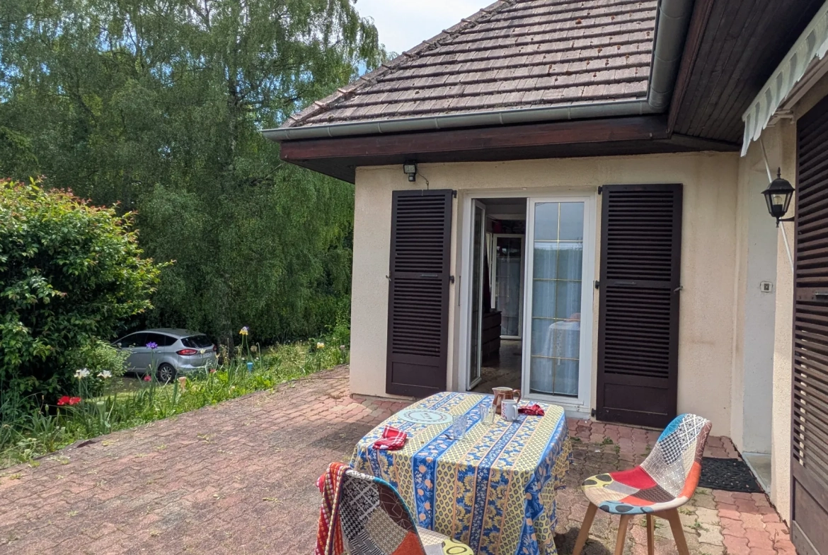 Maison 3 chambres avec terrain de 2300m² à Bans - Calme et verdure 