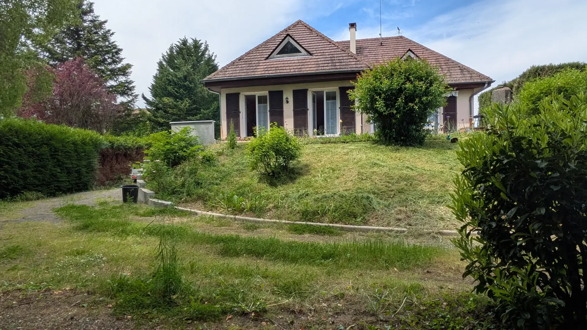 Maison 3 chambres avec terrain de 2300m² à Bans - Calme et verdure 
