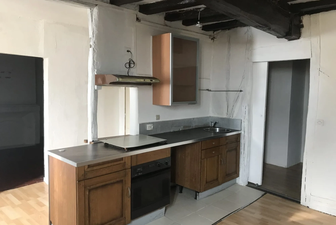 Immeuble à vendre à Courtenay de 232 m² avec 5 appartements à rénover 