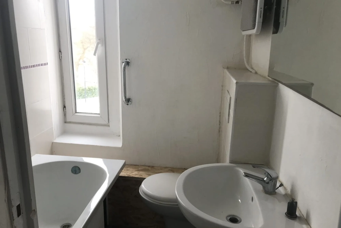Immeuble à vendre à Courtenay de 232 m² avec 5 appartements à rénover 