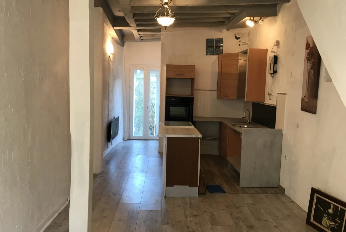 Immeuble à vendre à Courtenay de 232 m² avec 5 appartements à rénover 