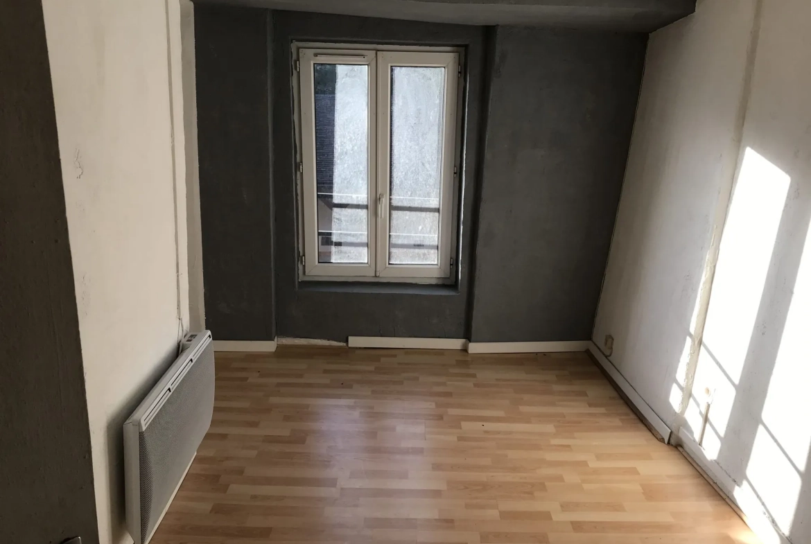 Immeuble à vendre à Courtenay de 232 m² avec 5 appartements à rénover 
