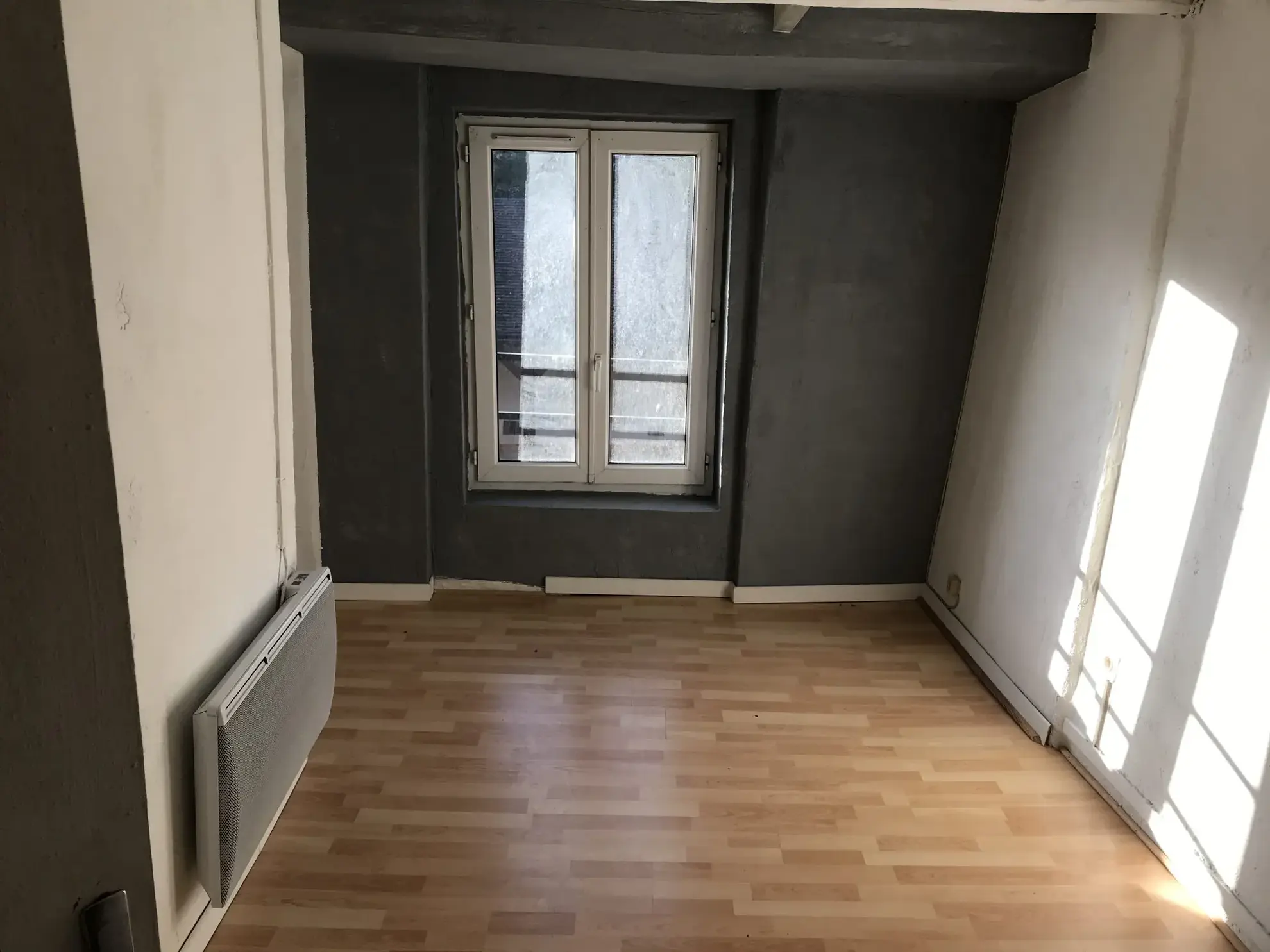 Immeuble à vendre à Courtenay de 232 m² avec 5 appartements à rénover 