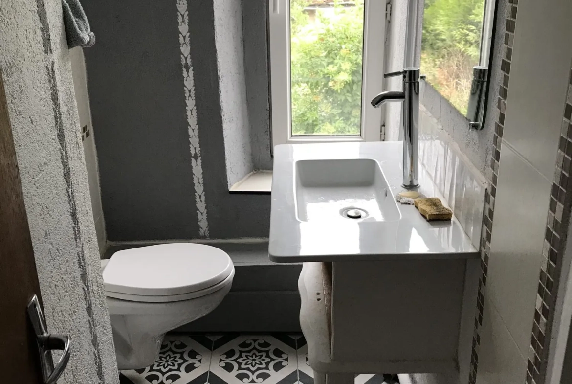 Immeuble à vendre à Courtenay de 232 m² avec 5 appartements à rénover 
