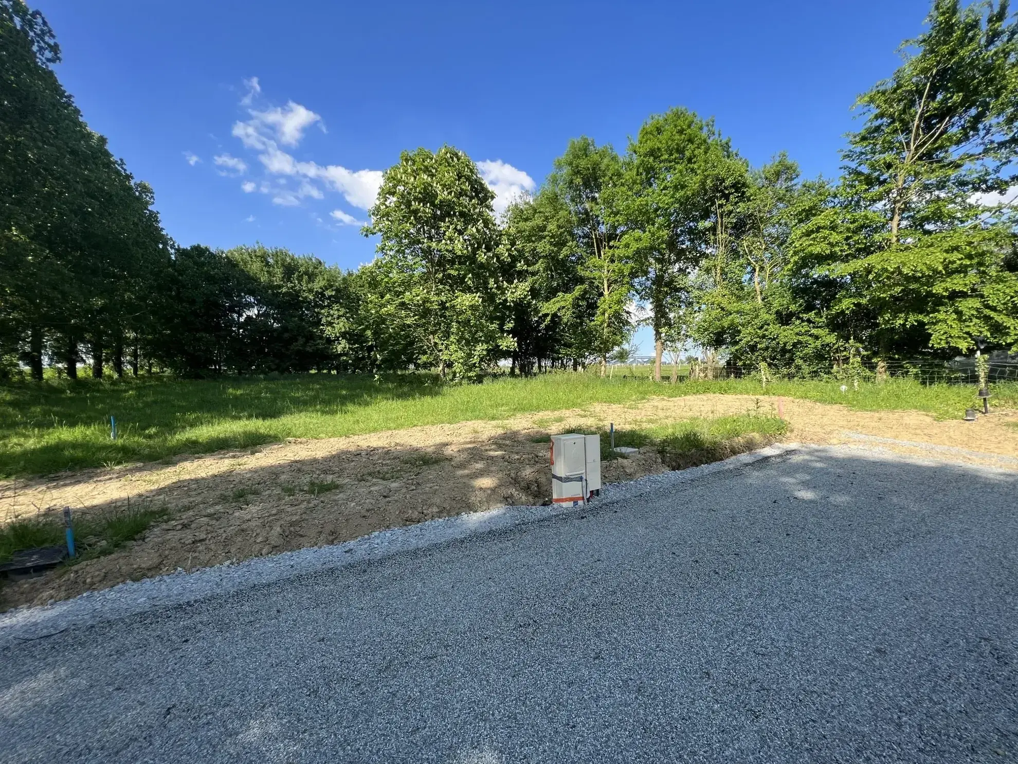 Terrain à bâtir à vendre à Châteaugiron (35410) – Viabilisé et libre de constructeur 
