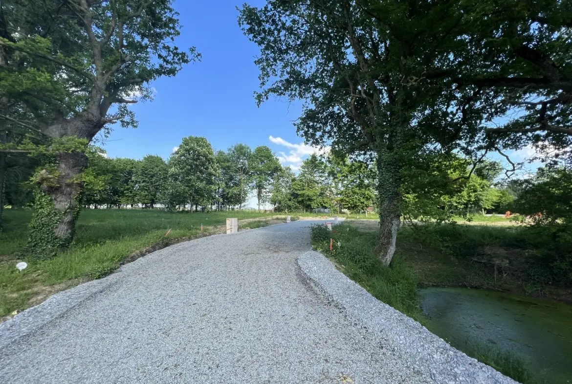 Terrain à bâtir à vendre à Châteaugiron (35410) – Viabilisé et libre de constructeur 