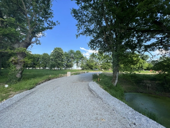 Terrain à bâtir à vendre à Châteaugiron (35410) – Viabilisé et libre de constructeur