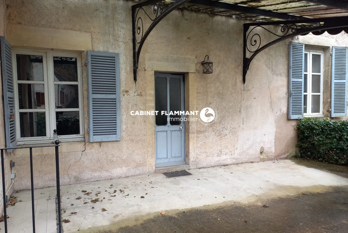 Maison ancienne avec vue imprenable et jardin à Semur-en-Auxois 