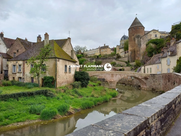 Maison ancienne avec vue imprenable et jardin à Semur-en-Auxois