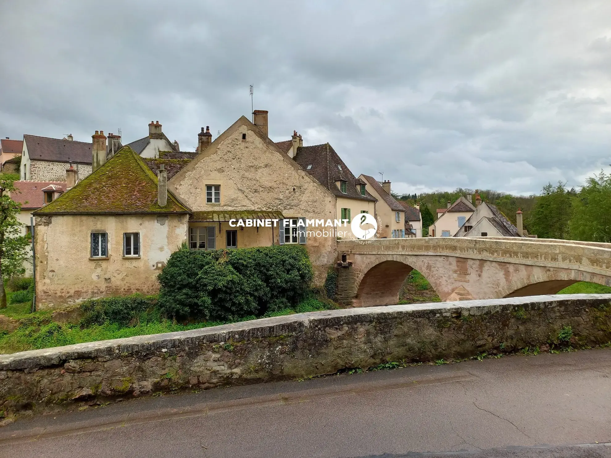 Maison ancienne avec vue imprenable et jardin à Semur-en-Auxois 