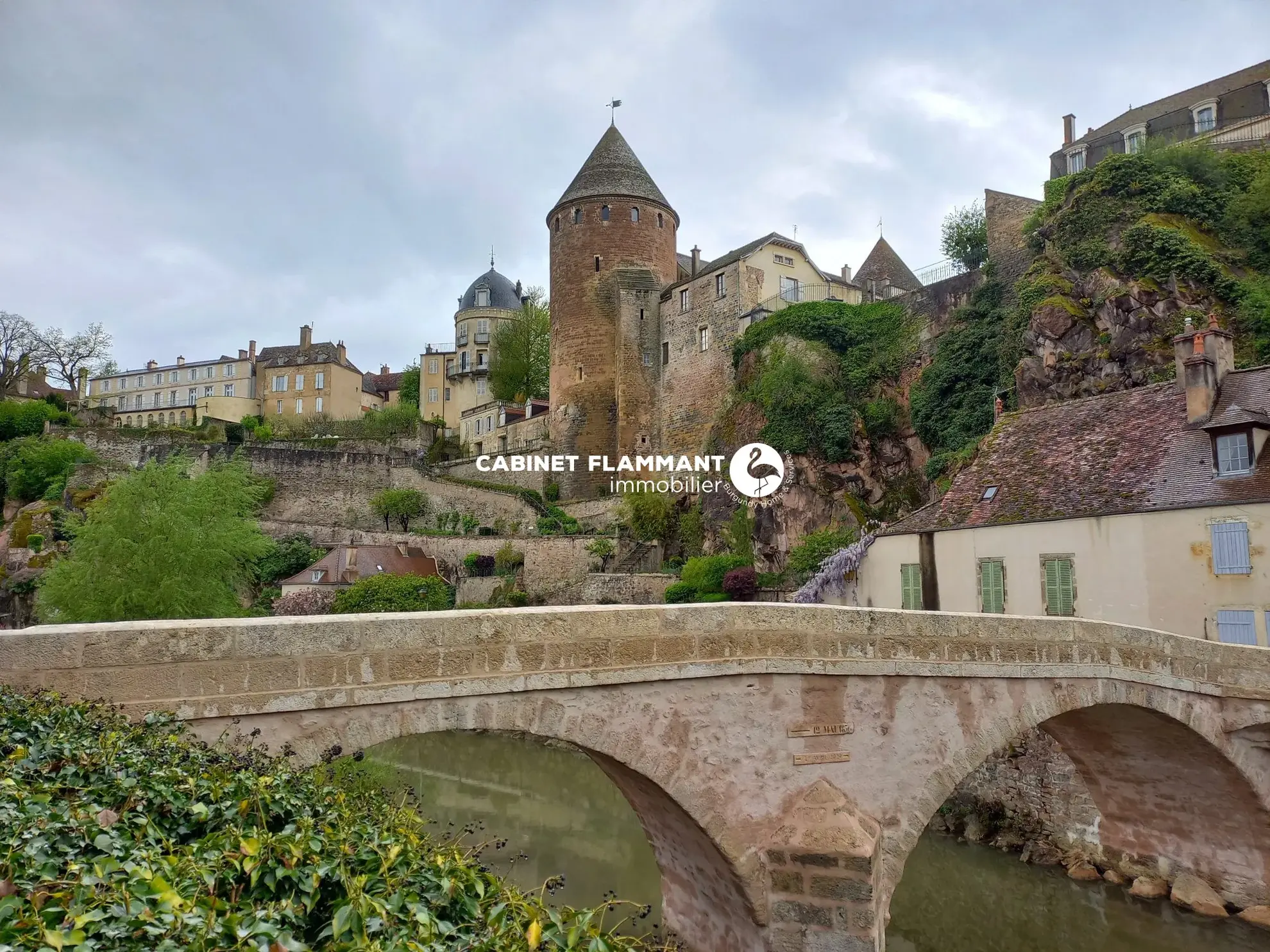 Maison ancienne avec vue imprenable et jardin à Semur-en-Auxois 