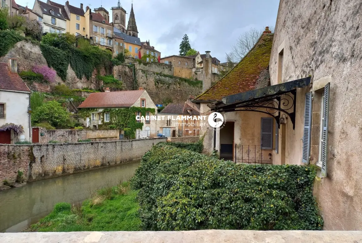 Maison ancienne avec vue imprenable et jardin à Semur-en-Auxois 