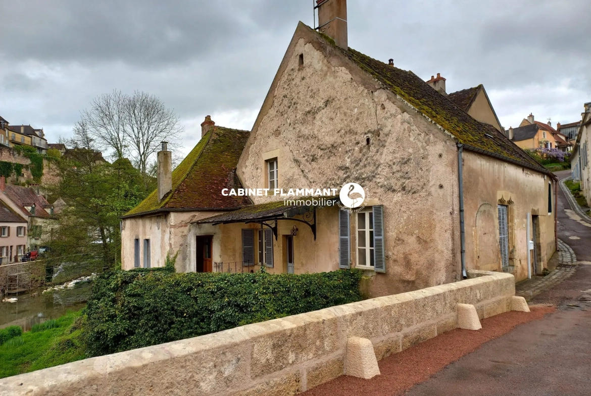 Maison ancienne avec vue imprenable et jardin à Semur-en-Auxois 