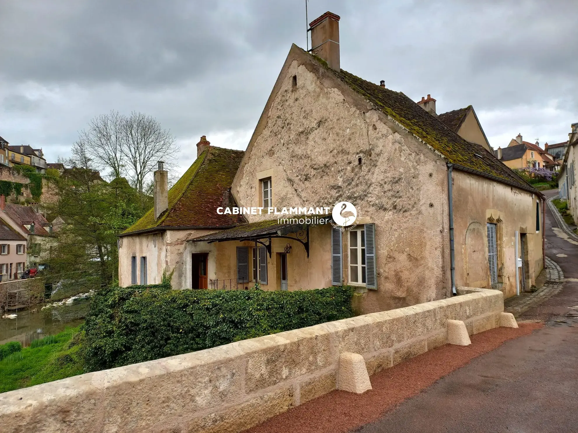 Maison ancienne avec vue imprenable et jardin à Semur-en-Auxois 
