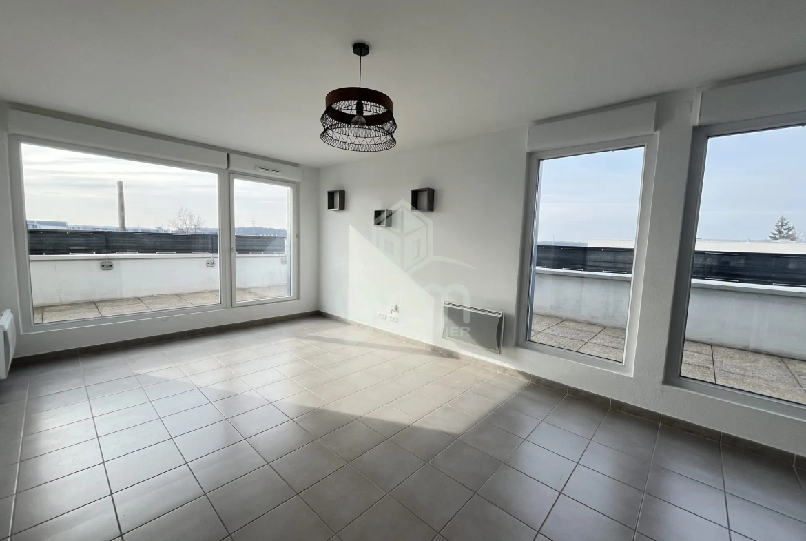Appartement 2 Chambres avec Terrasse et Parking à Joué-lès-Tours 