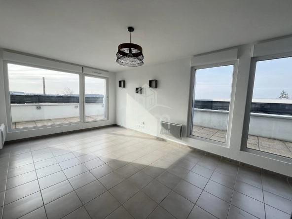 Appartement 2 Chambres avec Terrasse et Parking à Joué-lès-Tours