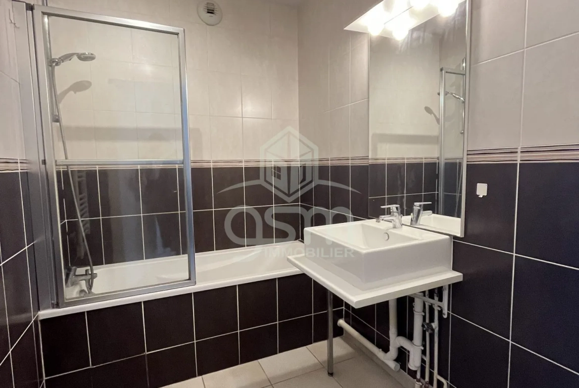 Appartement 2 Chambres avec Terrasse et Parking à Joué-lès-Tours 
