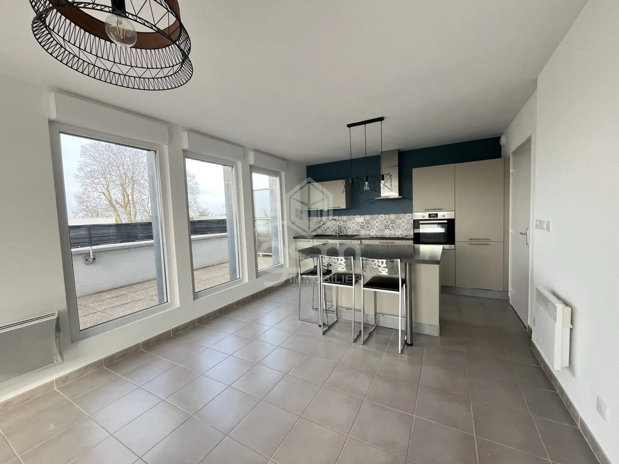 Appartement 2 Chambres avec Terrasse et Parking à Joué-lès-Tours 