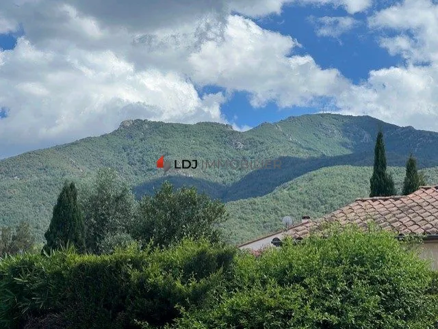 Terrain constructible de 417 m² à Laroques des Albères avec vue panoramique 
