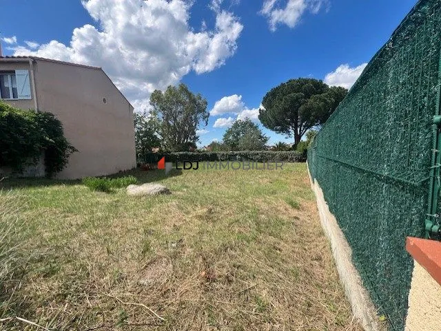 Terrain constructible de 417 m² à Laroques des Albères avec vue panoramique 