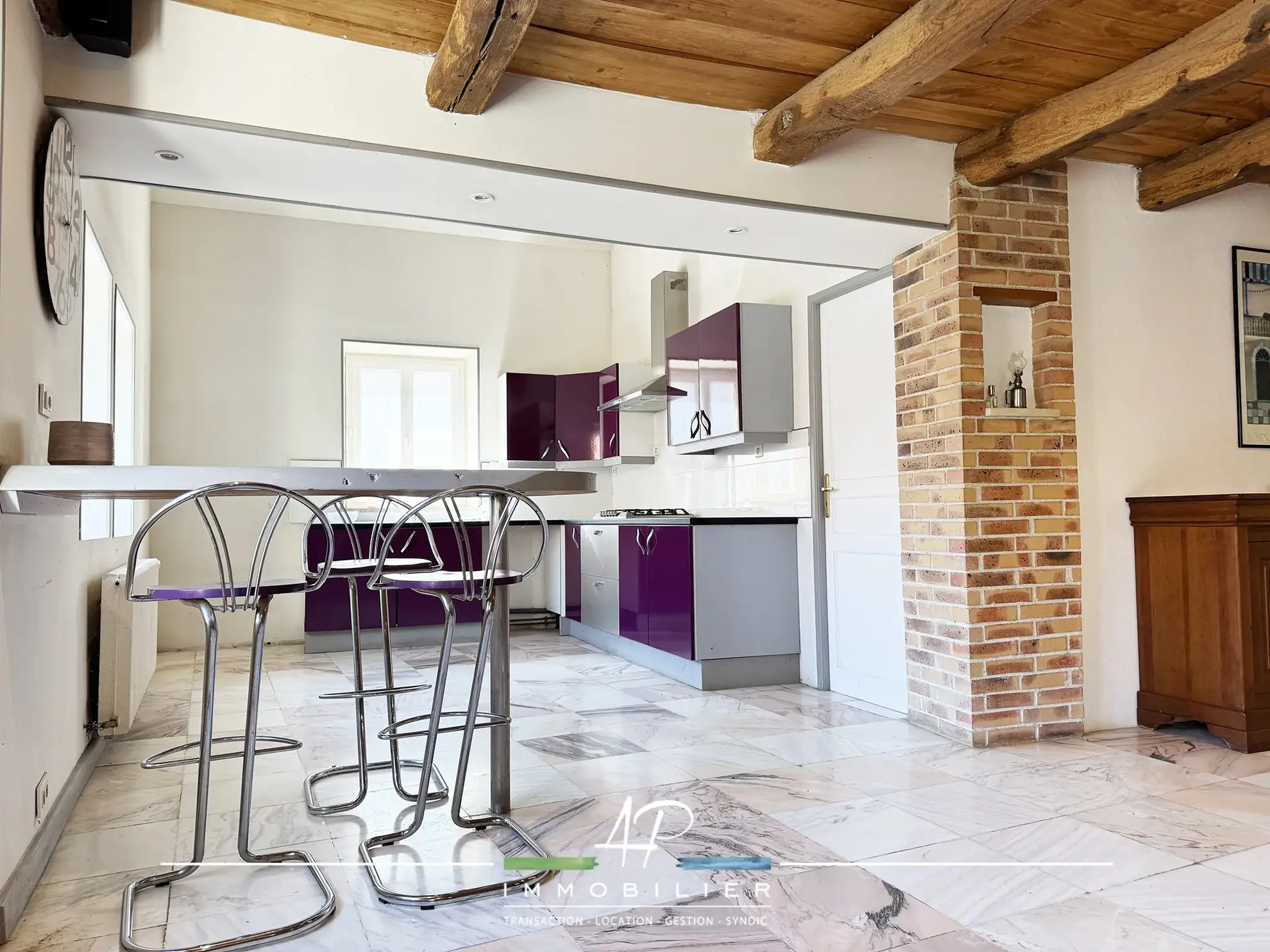 Petite maison en pierre avec terrasse et cave dans le village de Champagne-sur-Vingeanne 